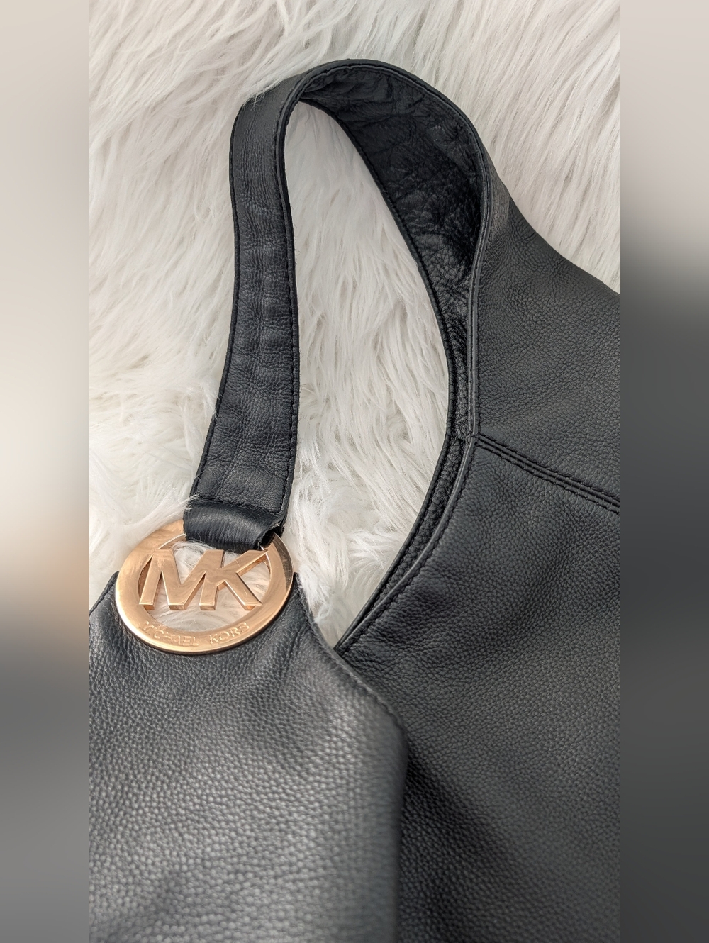 Michael Kors  Shoulder Hobo with Gold MK Charm .Came With MK Dust Bag . - Picture 10 of 14